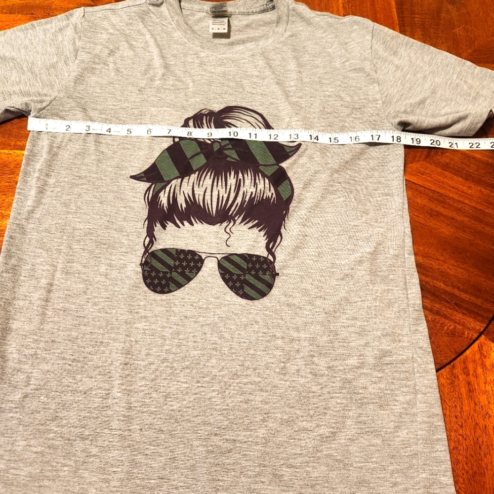 Messy Bun Fleur-De-Lis Gray Green Black Top - Picture 4 of 6